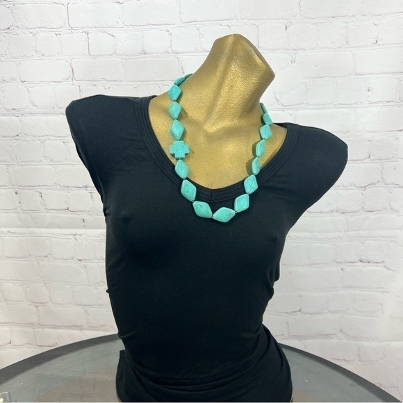 Statement necklace made of howlite stones and sterling silver wires & findings - Picture 3 of 9